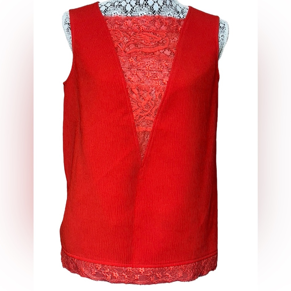 Tadashi Shoji Red Lace Sleeveless Blouse Women’s Size 10 Plunge V-Neck Crepe Top